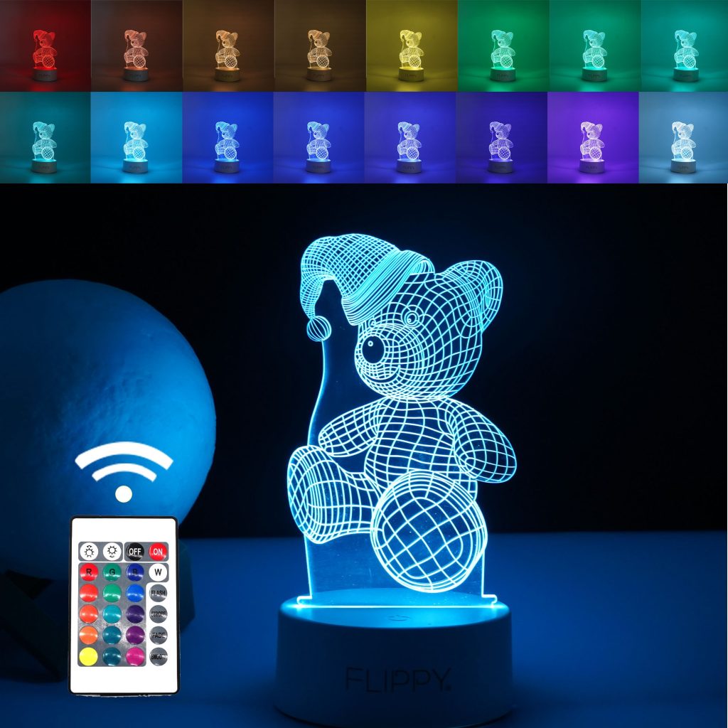 Lampa LED decorativa, Flippy, 3D, Urs cu palarie, cu telecomanda, doua moduri de alimentare USB si baterii, 20 cm inaltime, din material acril si lumina multicolora, alb