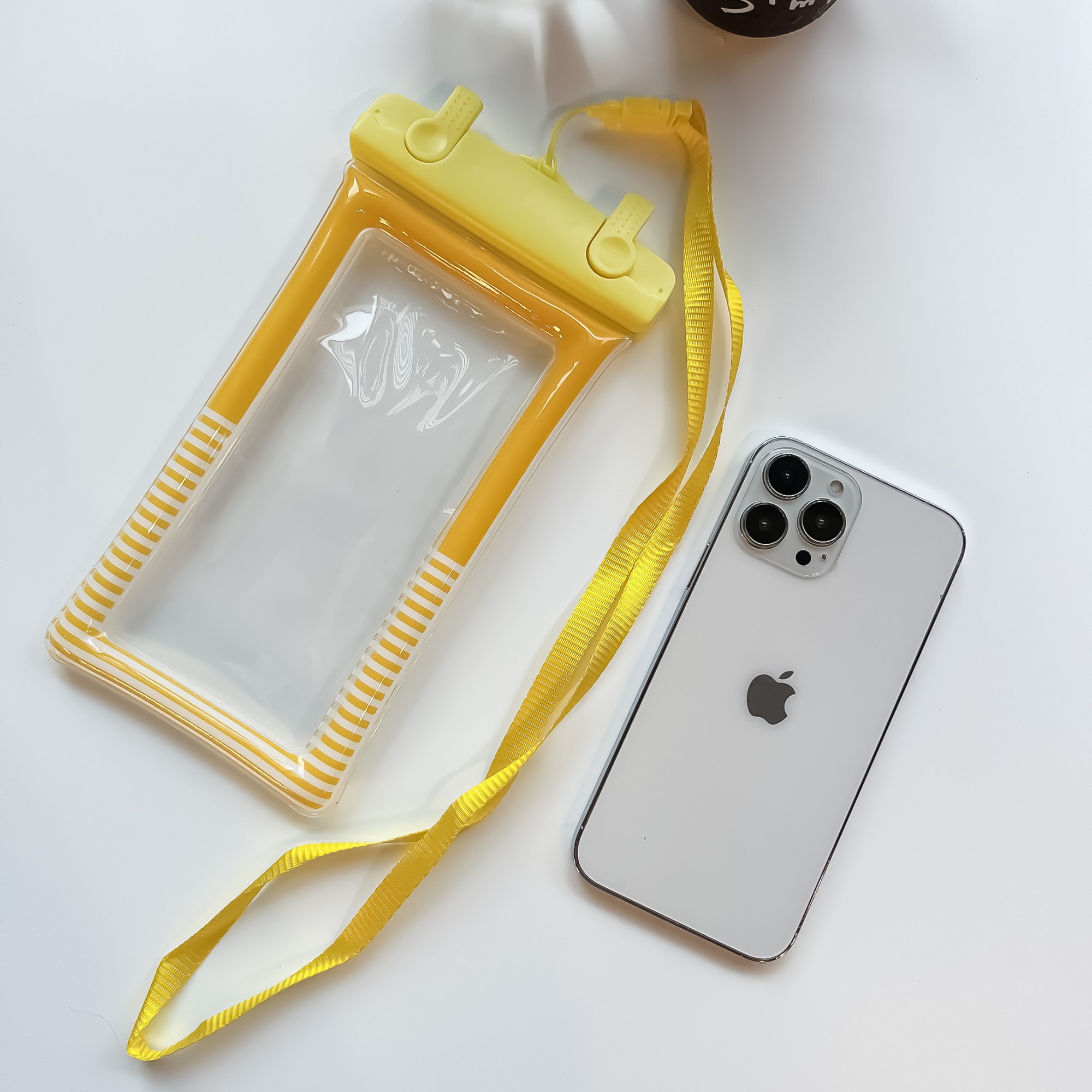 Husa subacvatica Cushion Waterproof Flippy, Snowproof, Universala, Dungata, cu Snur, pentru telefon sau documente, Galben - Image 2