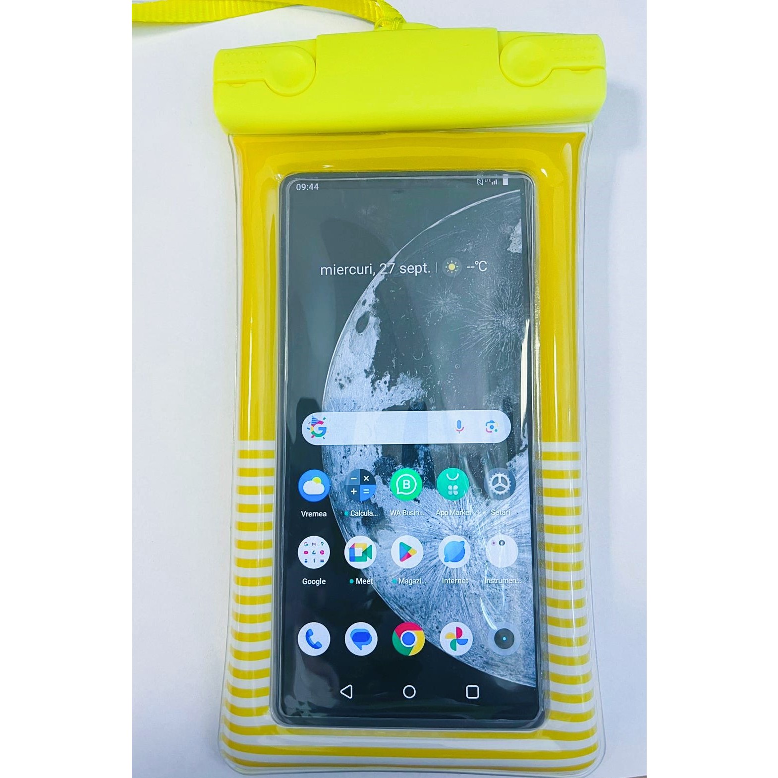 Husa subacvatica Cushion Waterproof Flippy, Snowproof, Universala, Dungata, cu Snur, pentru telefon sau documente, Galben - Image 3