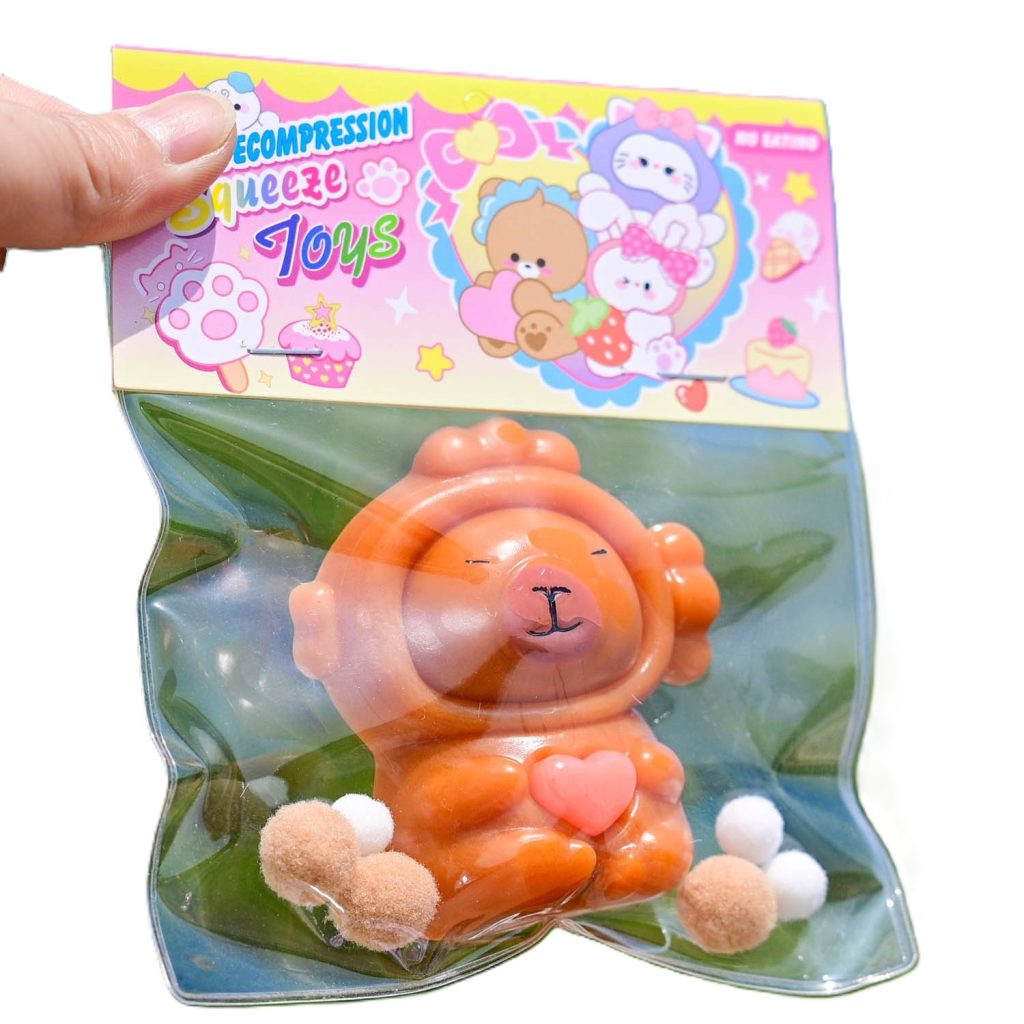 Jucarie Antistres Squishy, Flippy, cu Revenire Lenta, Model Capybara cu Inima, 7.5cmx6.5 cm, din TPR, Ambalaj Transparent, Maro