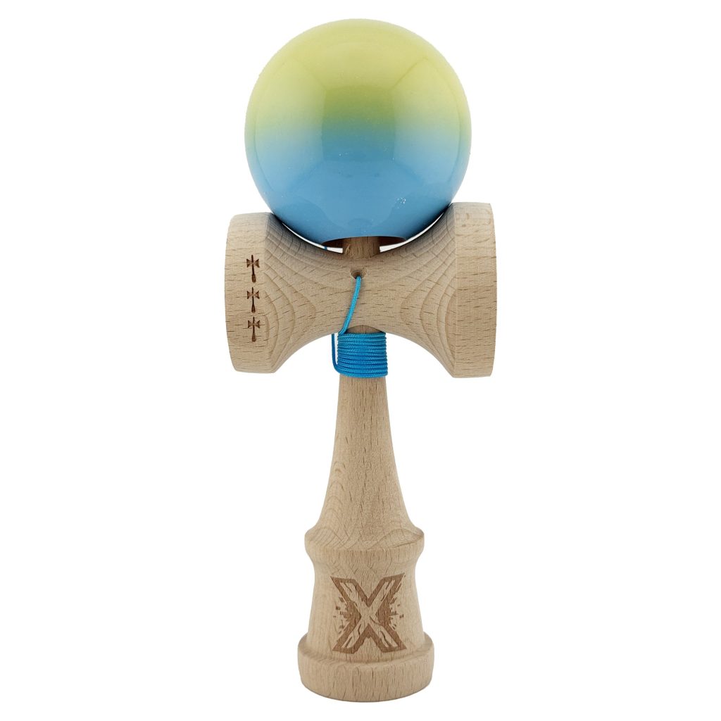 Kendama X Originala, Profesionala, Flippy, Big Cups V2, Super Sticky cu Cupe Mari, din lemn 18 cm, Rulment Metalic cu Ata 55 cm, Galben/Albastru