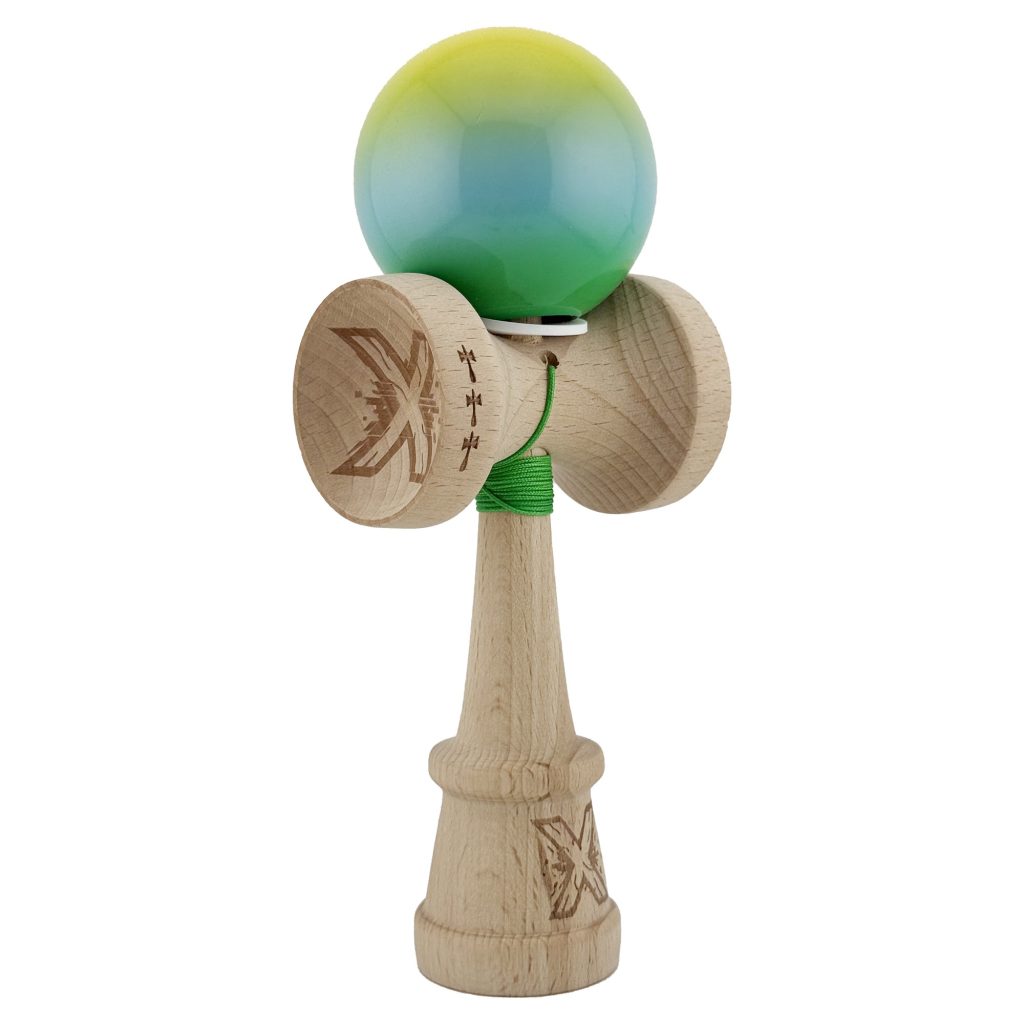 Kendama X Originala, Profesionala, Flippy, Super Sticky cu Cupe Mari KING SIZE V3, Gaura in Baza, Rulment Metalic, din lemn 18 cm, Ata 62/65 cm, Gradient Galben/Albastru/Verde
