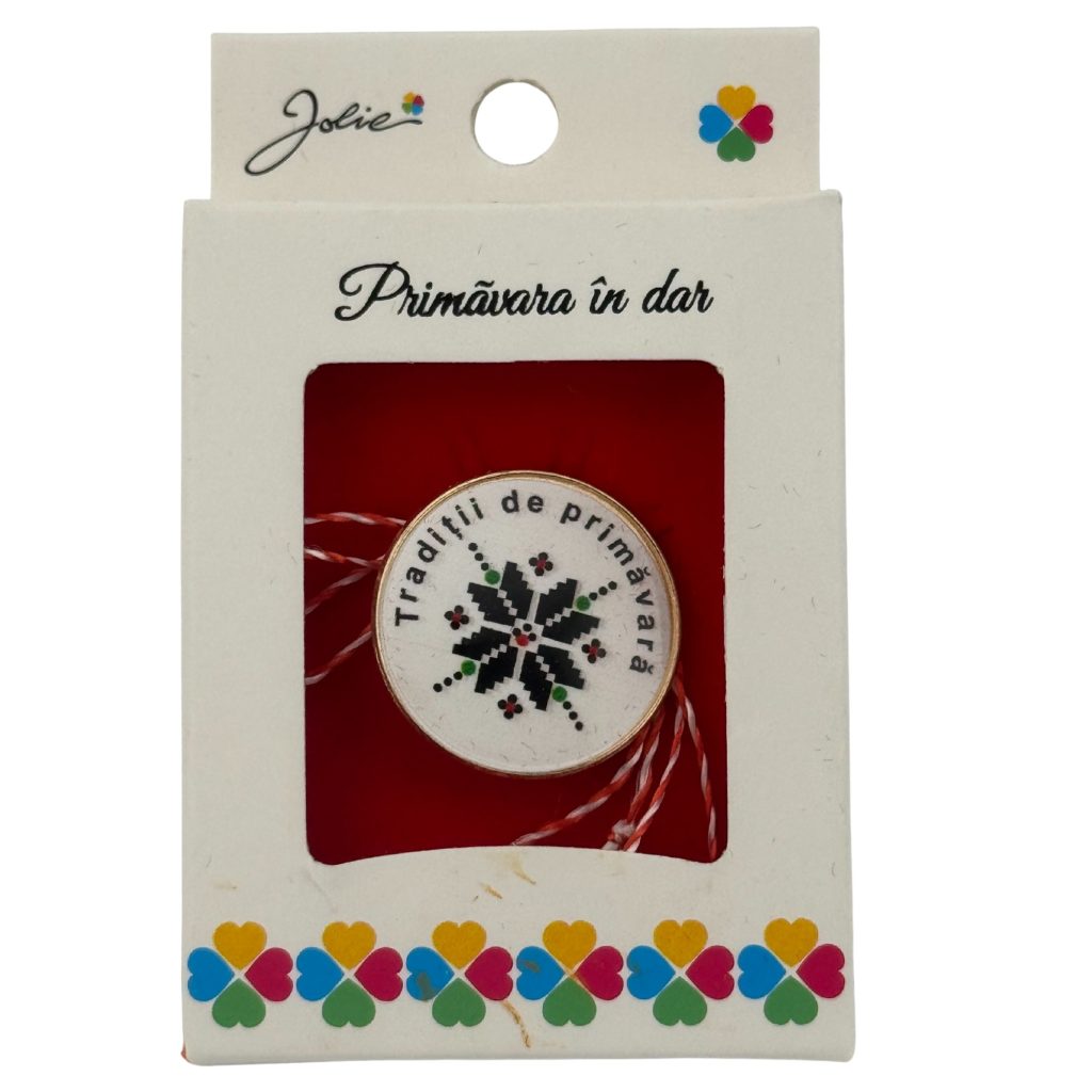 Martisor Brosa Mica in Cutie, Jolie, Design cu Mesaj, Dimensiune 2.5-3 cm, Material Metal, Model Rotund Traditional