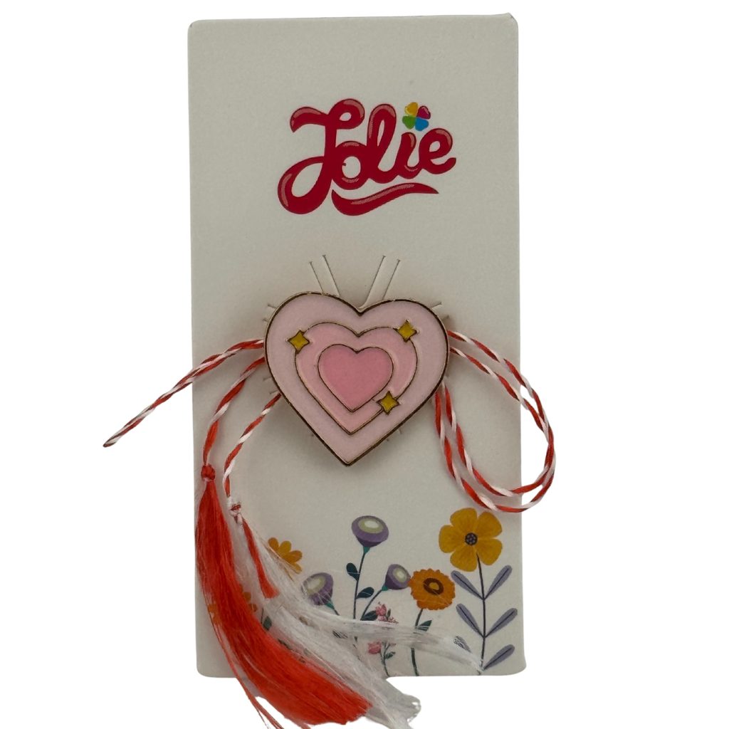 Martisor pentru copii, Jolie, Material Metal, Ambalaj Carton cu Design, Dimensiune Brosa Aproximativ 2x2 cm, Multicolor, Model Inima