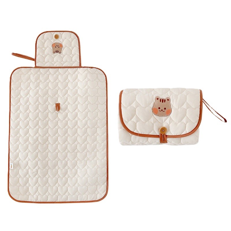 Patura Multifunctionala, Flippy, pentru Schimbat Scutec, Impermeabila, din Bumbac, 50 x 70 cm, Portabila, Model Veverita, Bej