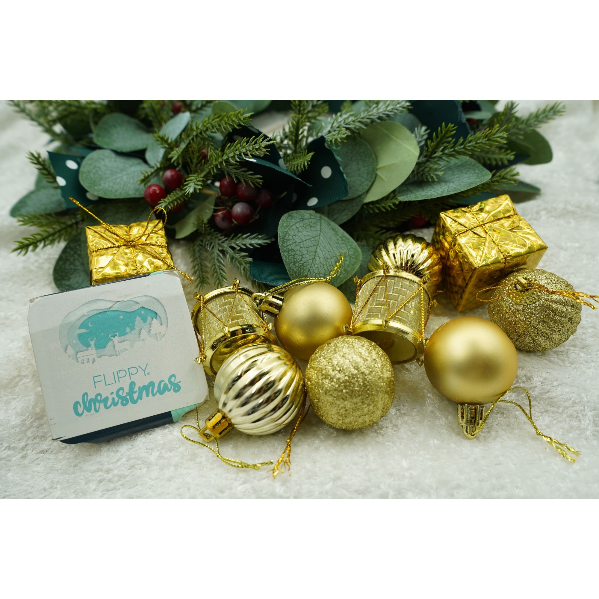Set de 20 ornamente de brad, Flippy, de tip Glob, Auriu, din polistiren, cu finisaj sclipitor , cutie 4 cm adancime x 20 cm lungime x 16 cm inaltime - Image 2