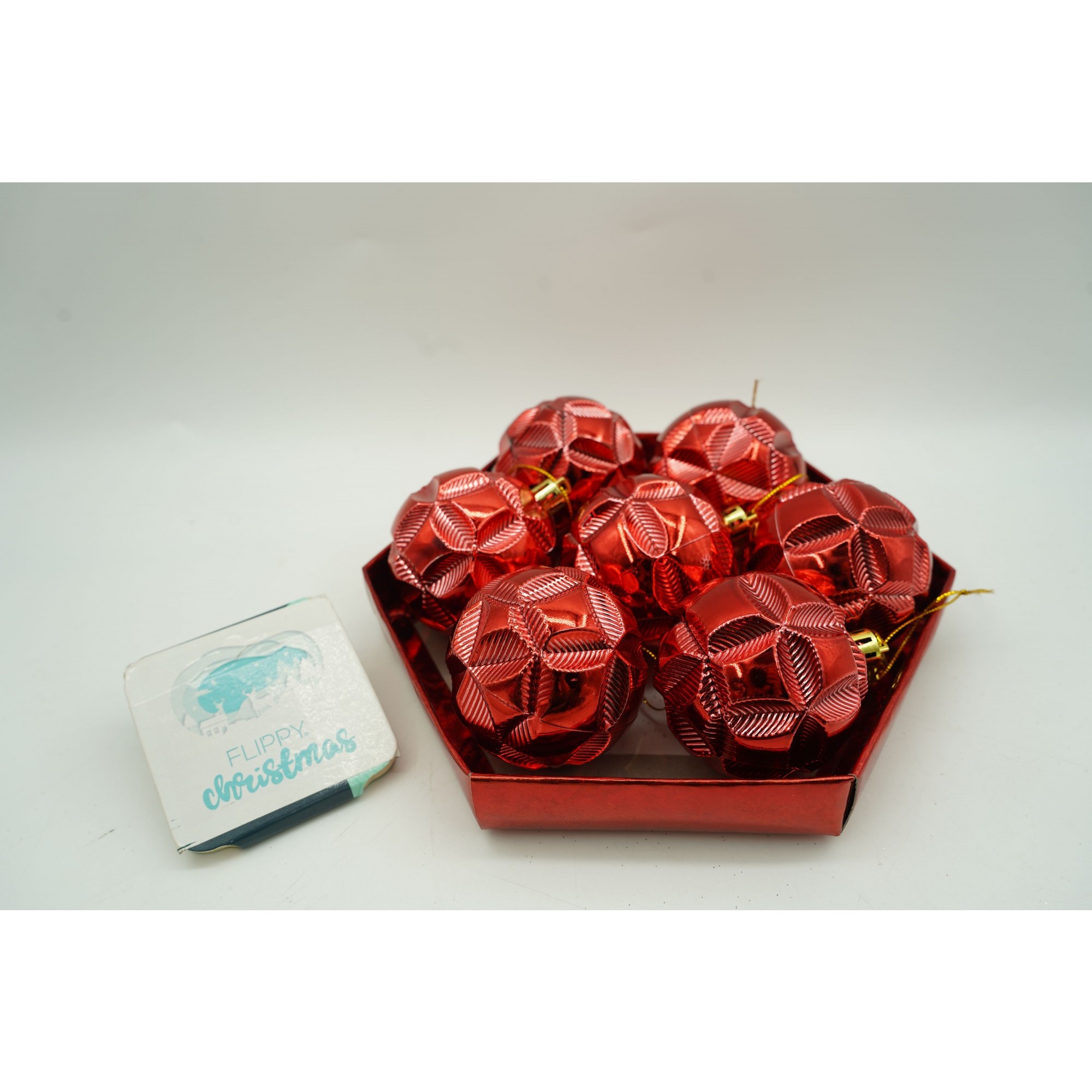 Set de 28 ornamente de brad, Flippy, de tip Glob, Rosu, din polistiren, cu finisaj sclipitor , cutie 18 cm adancime x 22 cm inaltime x 18 cm lungime) - Image 4
